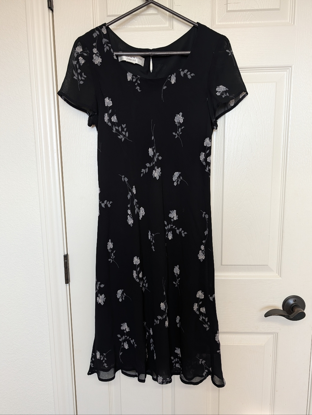 Jones New York Womens Black Short Sleeve Shift Dress Floral Small Lined Sheer